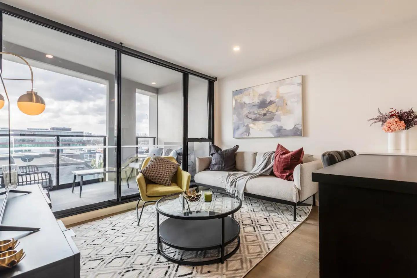 Elegant & Charming In Vibrant Richmond