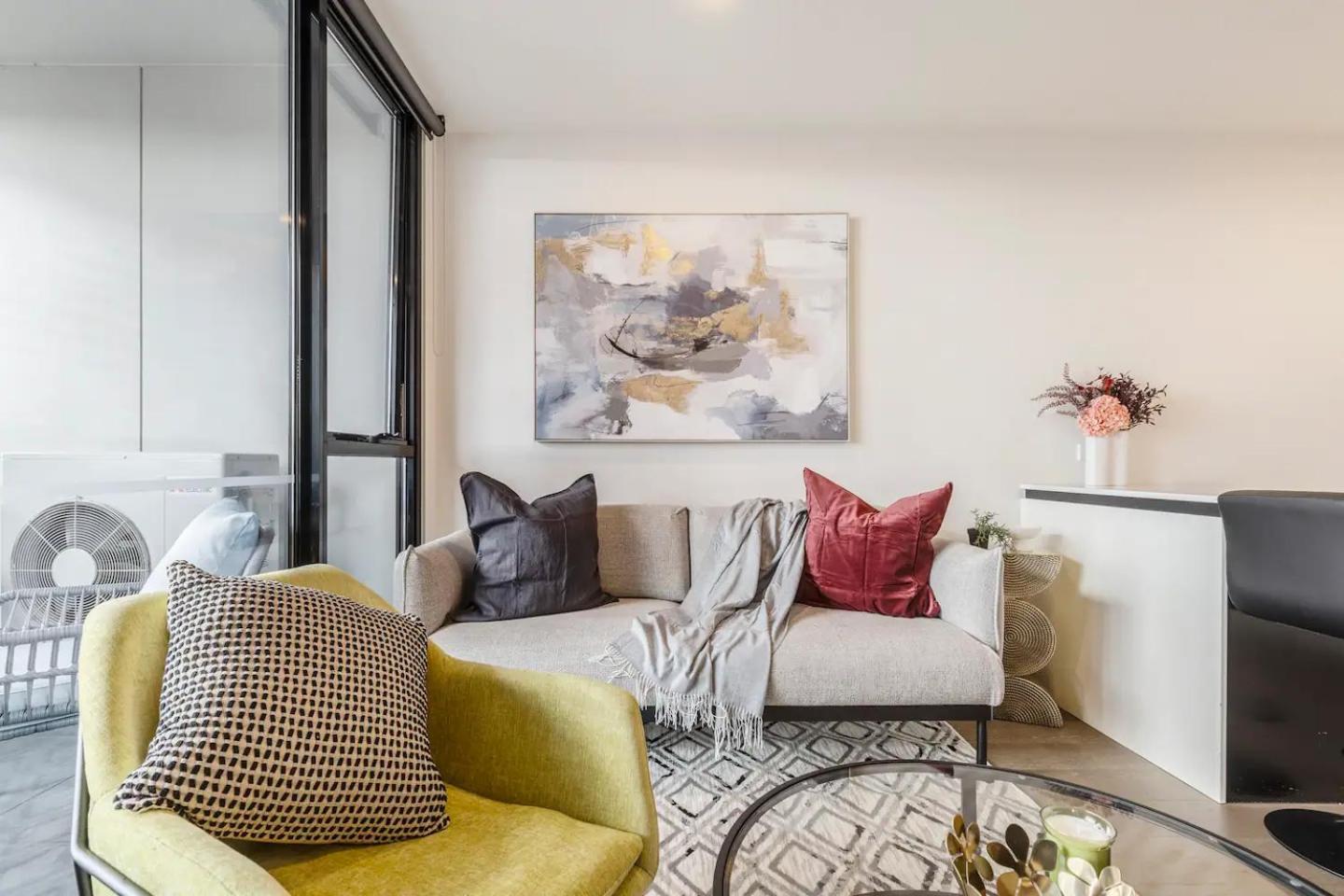 Elegant & Charming In Vibrant Richmond Apartment Melbourne
