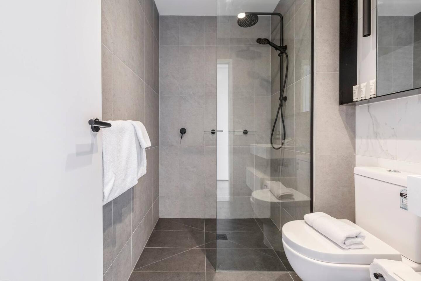 Apartment Light & Bright Close To & Fitzroy St Melbourne