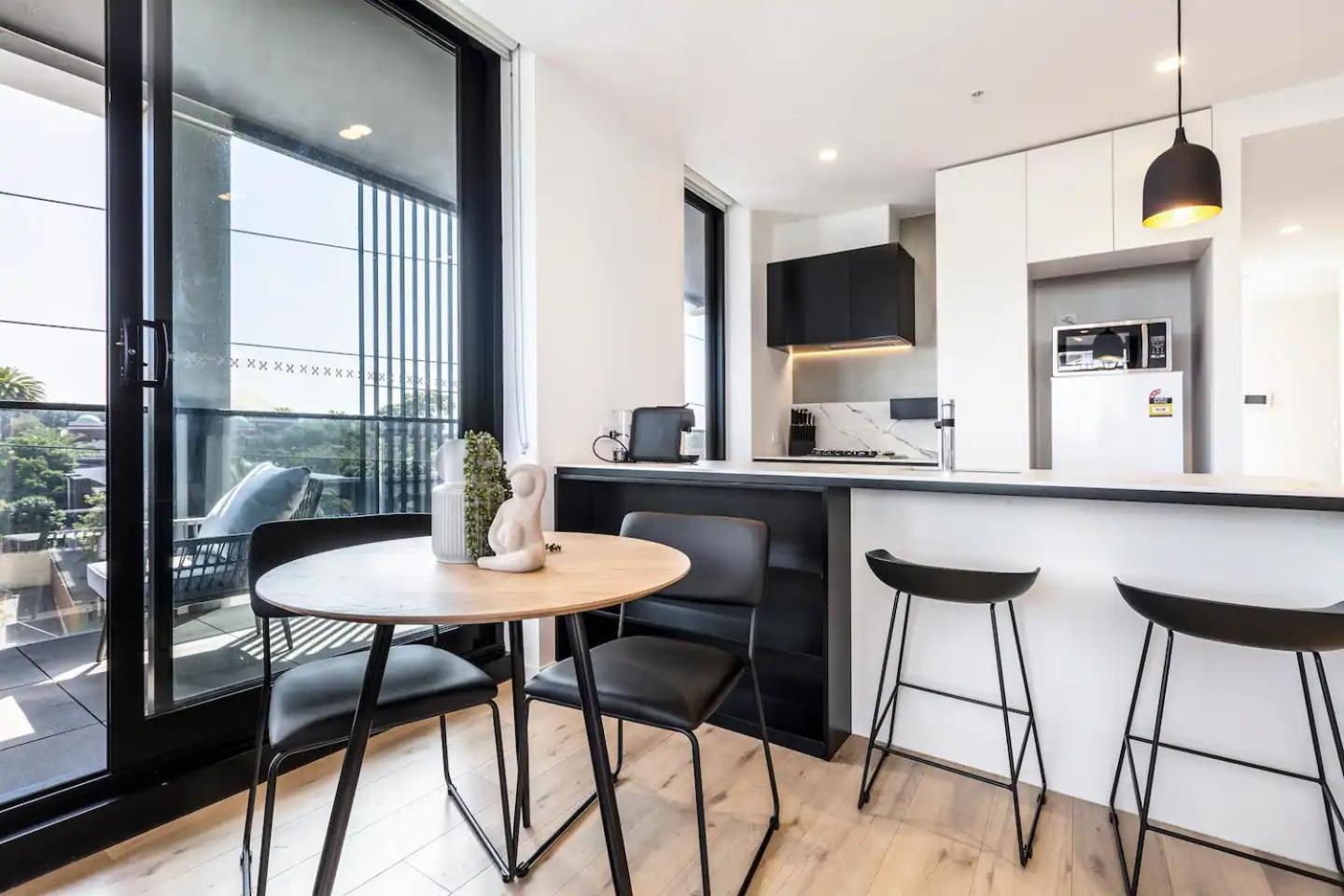 Light & Bright Close To & Fitzroy St Apartment Melbourne
