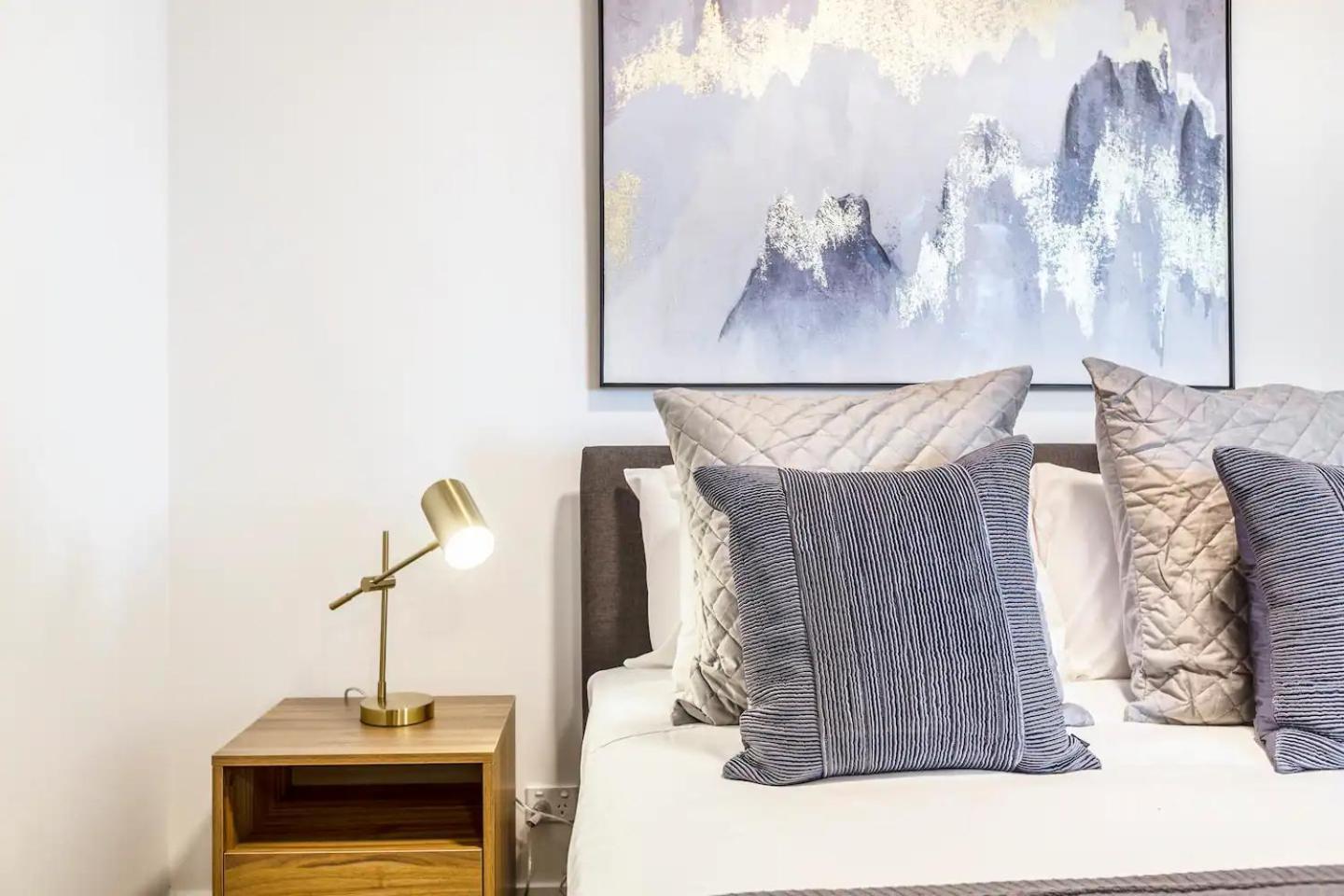 Apartment Light & Bright Close To & Fitzroy St Melbourne