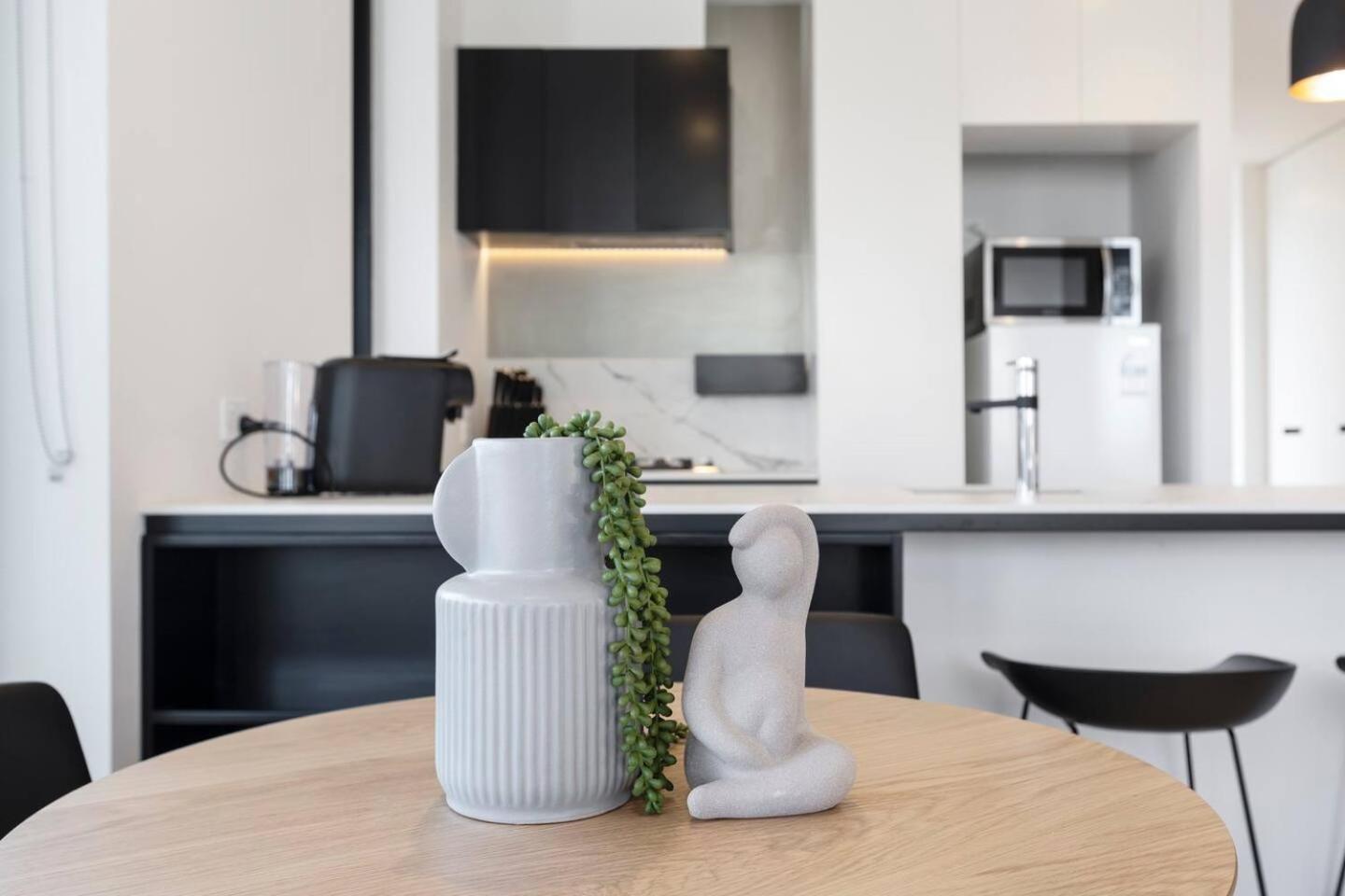 Light & Bright Close To & Fitzroy St Apartment *