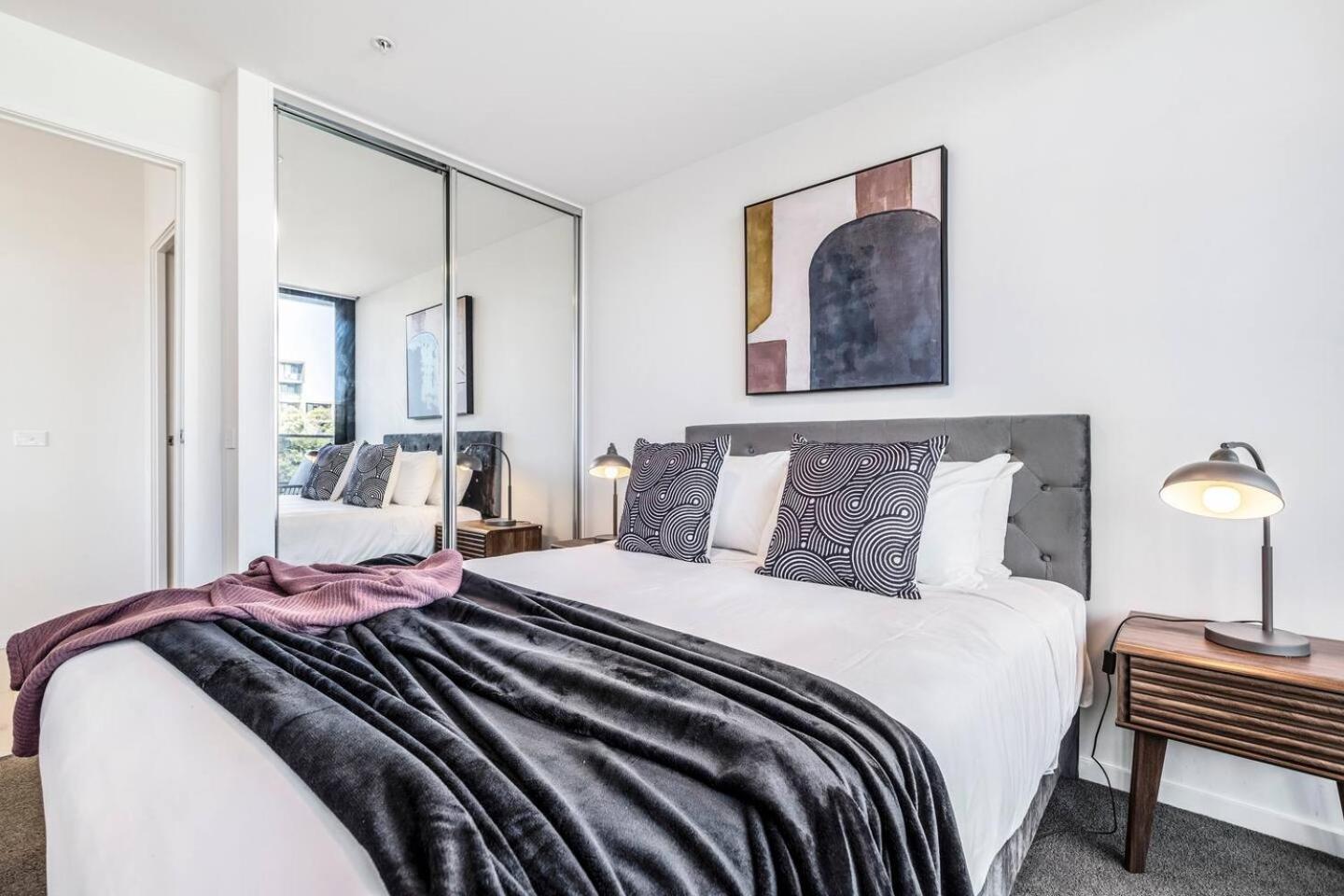 Apartment Light & Bright Close To & Fitzroy St Melbourne