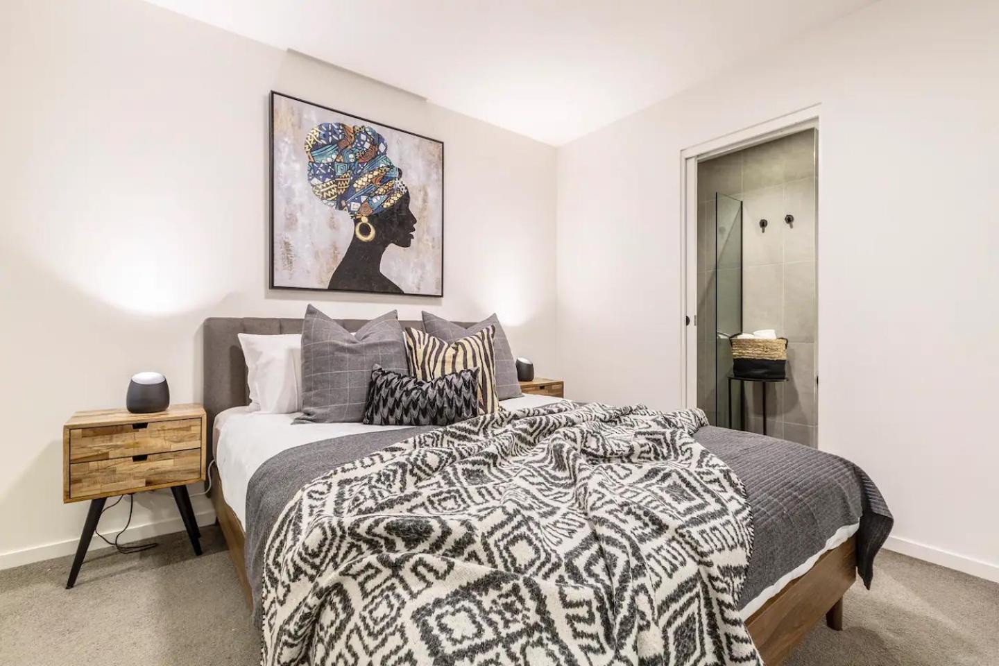 Hip Pad In Cool St Kilda Precinct Free Parking Apartment *