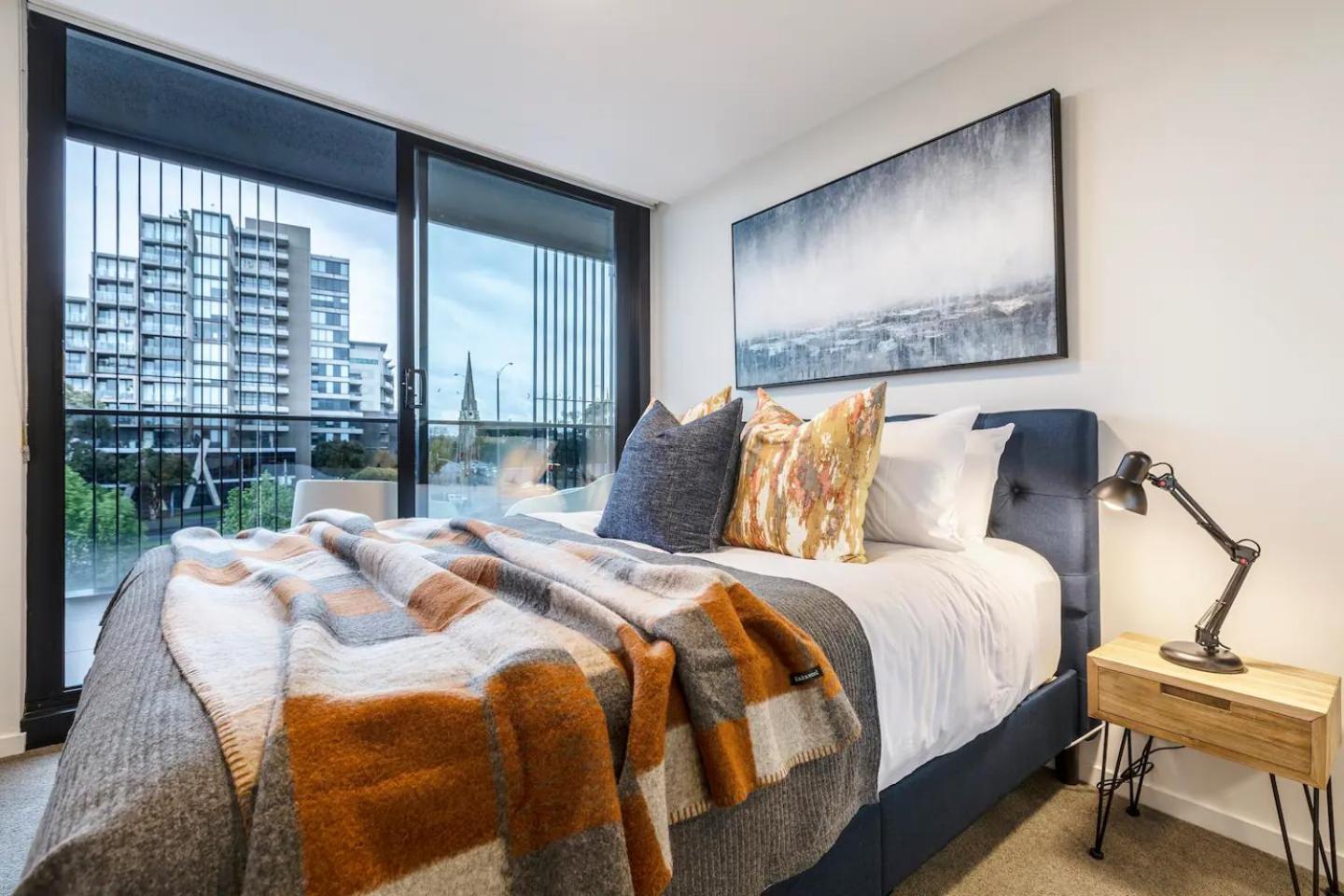 Hip Pad In Cool St Kilda Precinct Free Parking