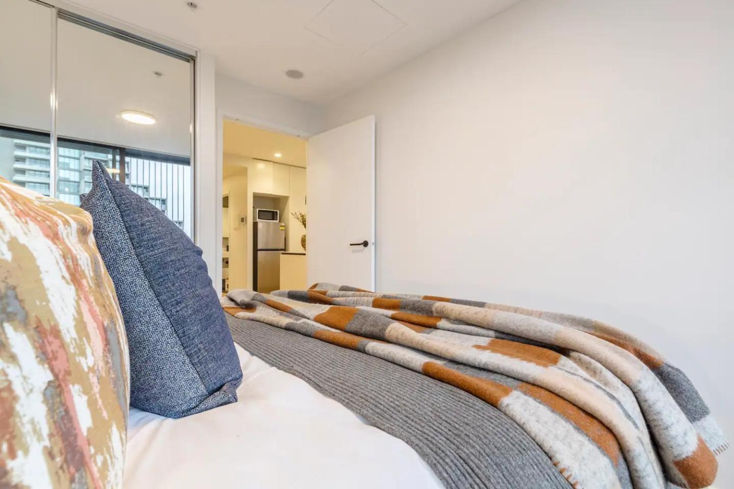 Hip Pad In Cool St Kilda Precinct Free Parking Melbourne