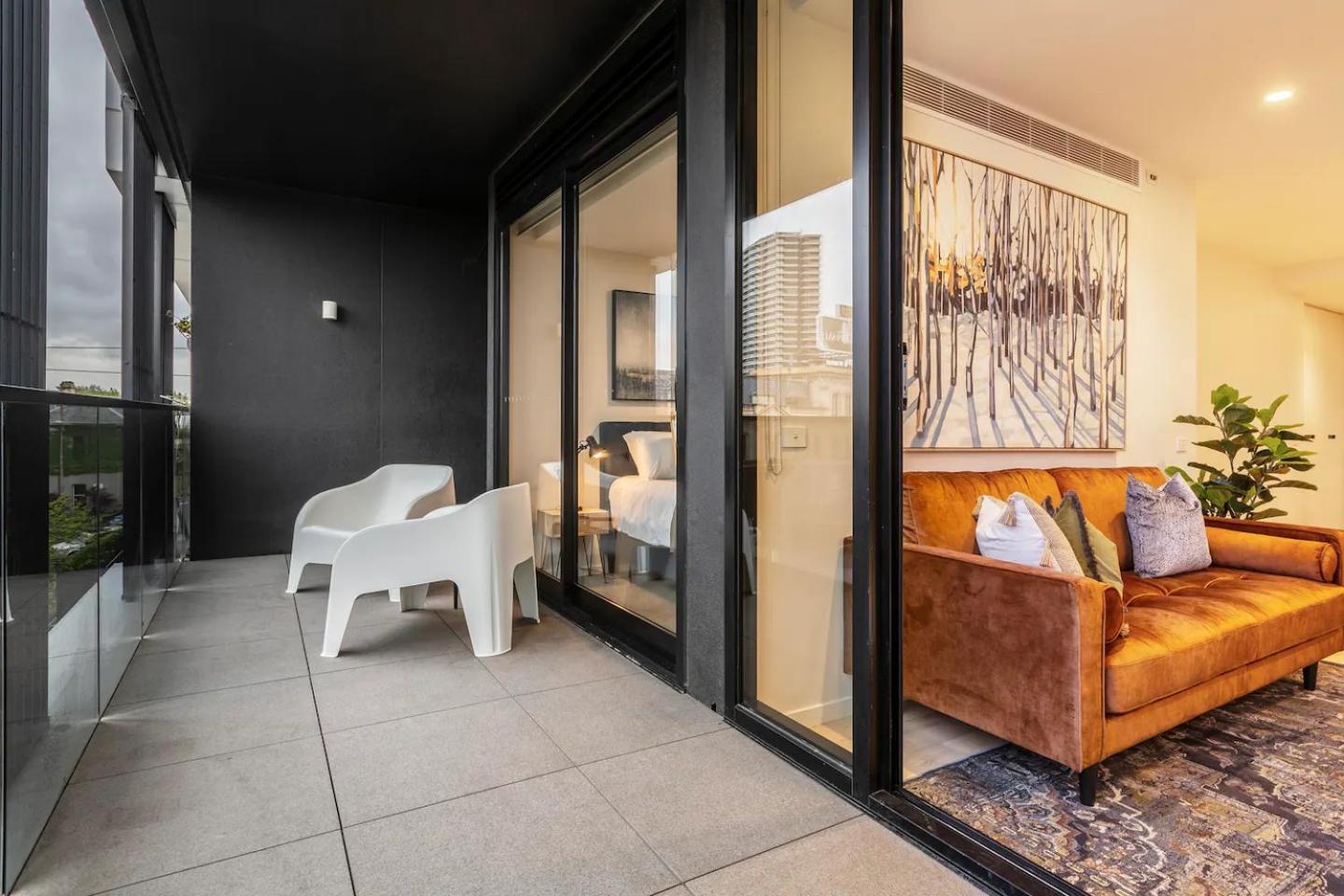 Apartment Hip Pad In Cool St Kilda Precinct Free Parking *