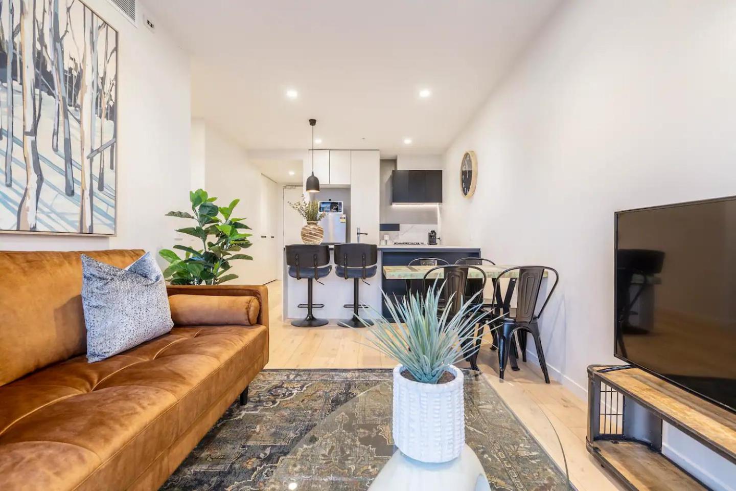 Hip Pad In Cool St Kilda Precinct Free Parking Apartment