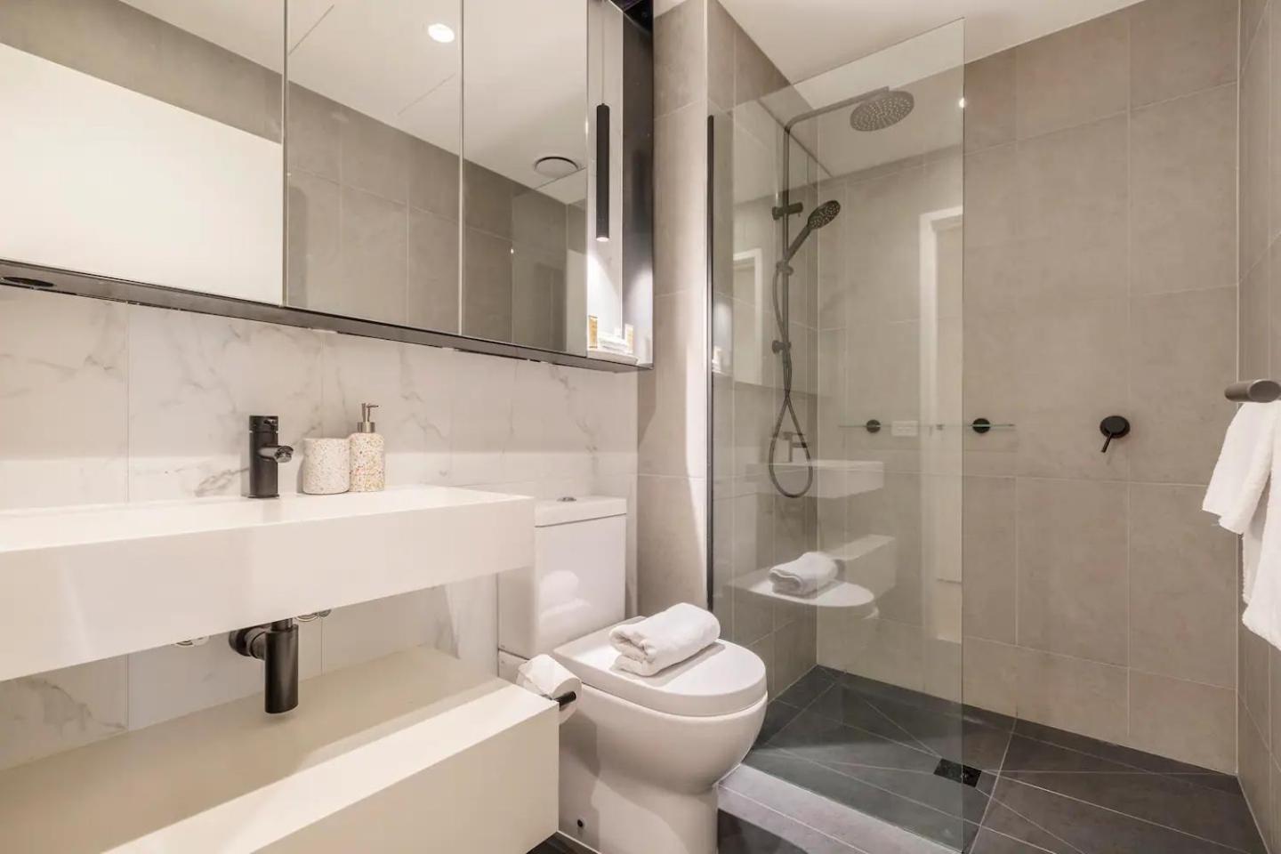 Apartment Hip Pad In Cool St Kilda Precinct Free Parking *