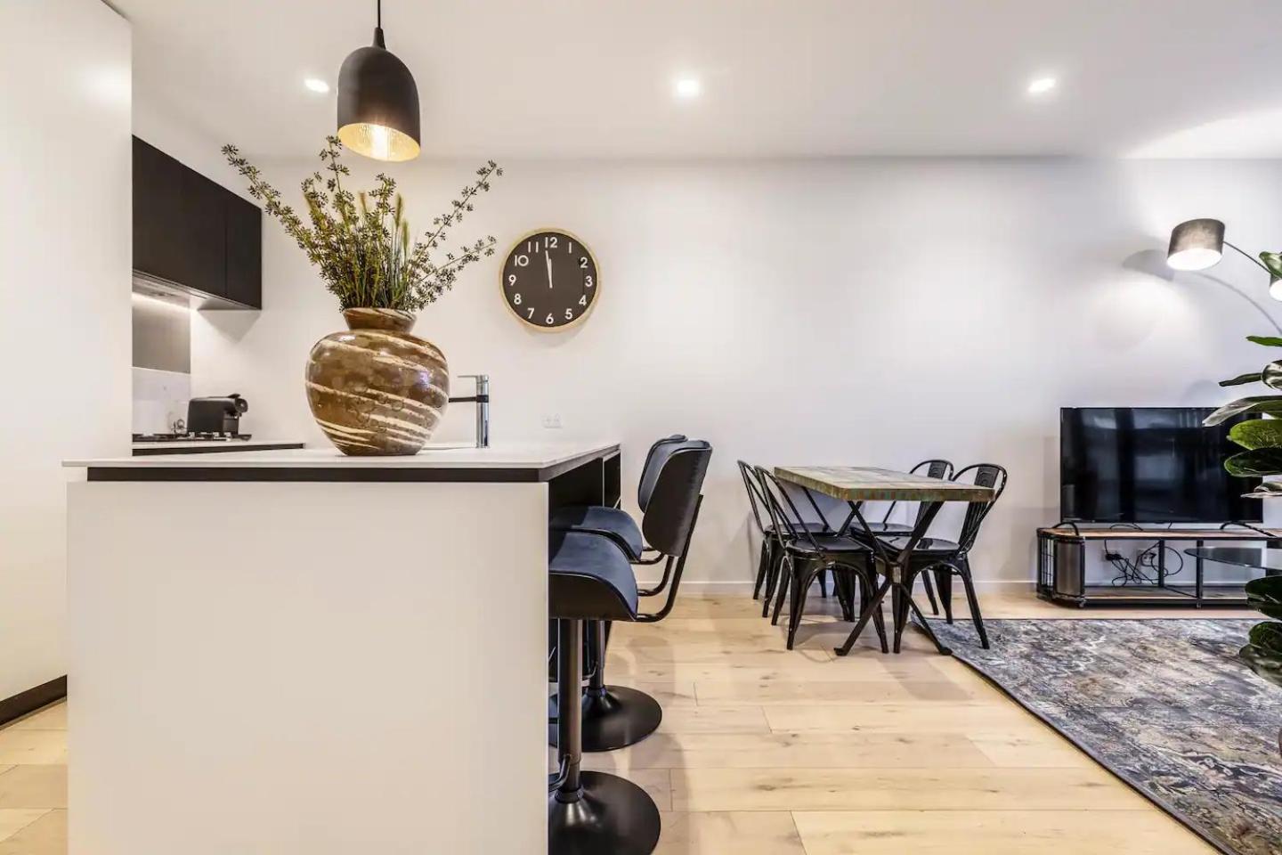 Hip Pad In Cool St Kilda Precinct Free Parking Apartment Melbourne