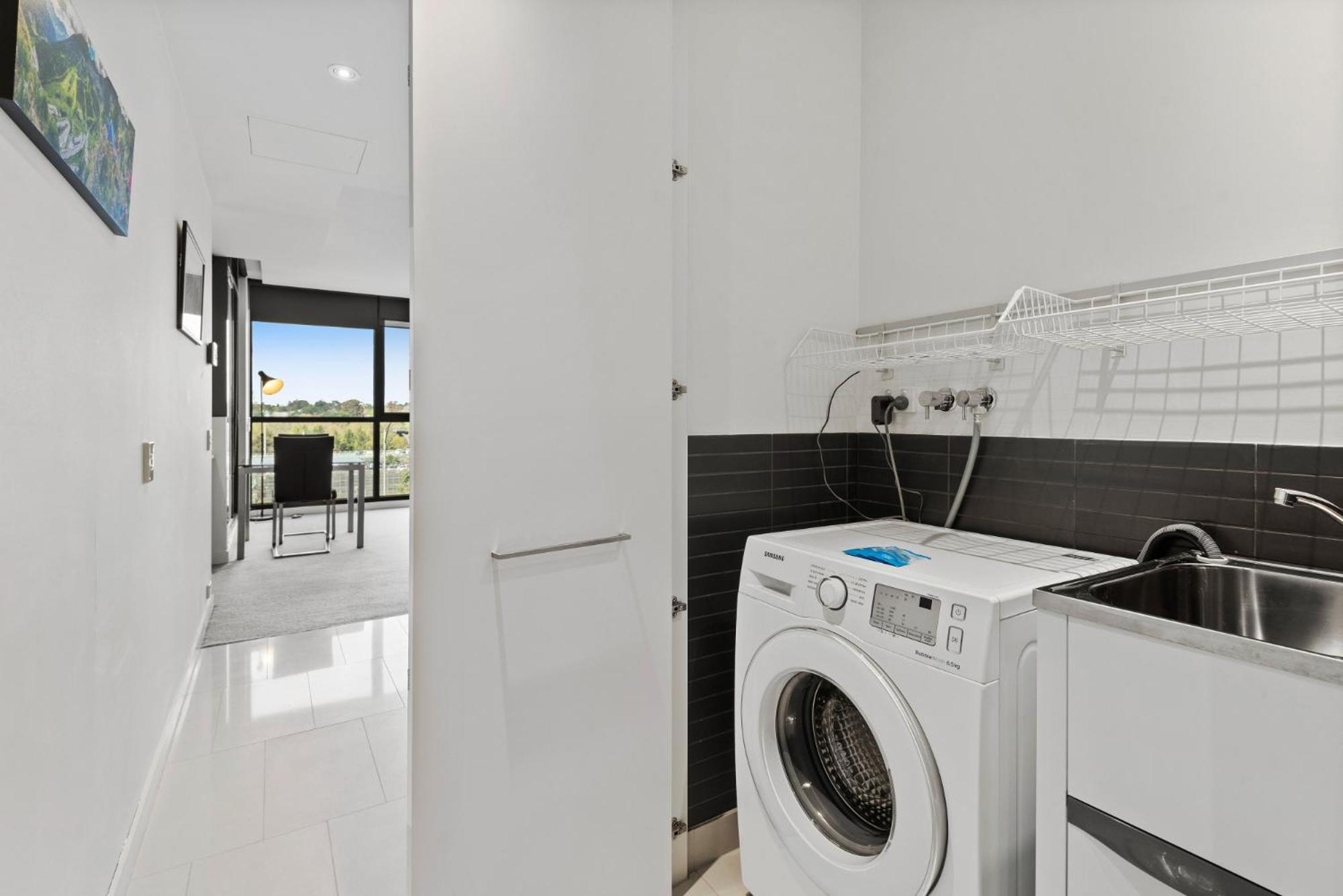 Beautiful 1-bed Unit In The Heart Of Apartment
