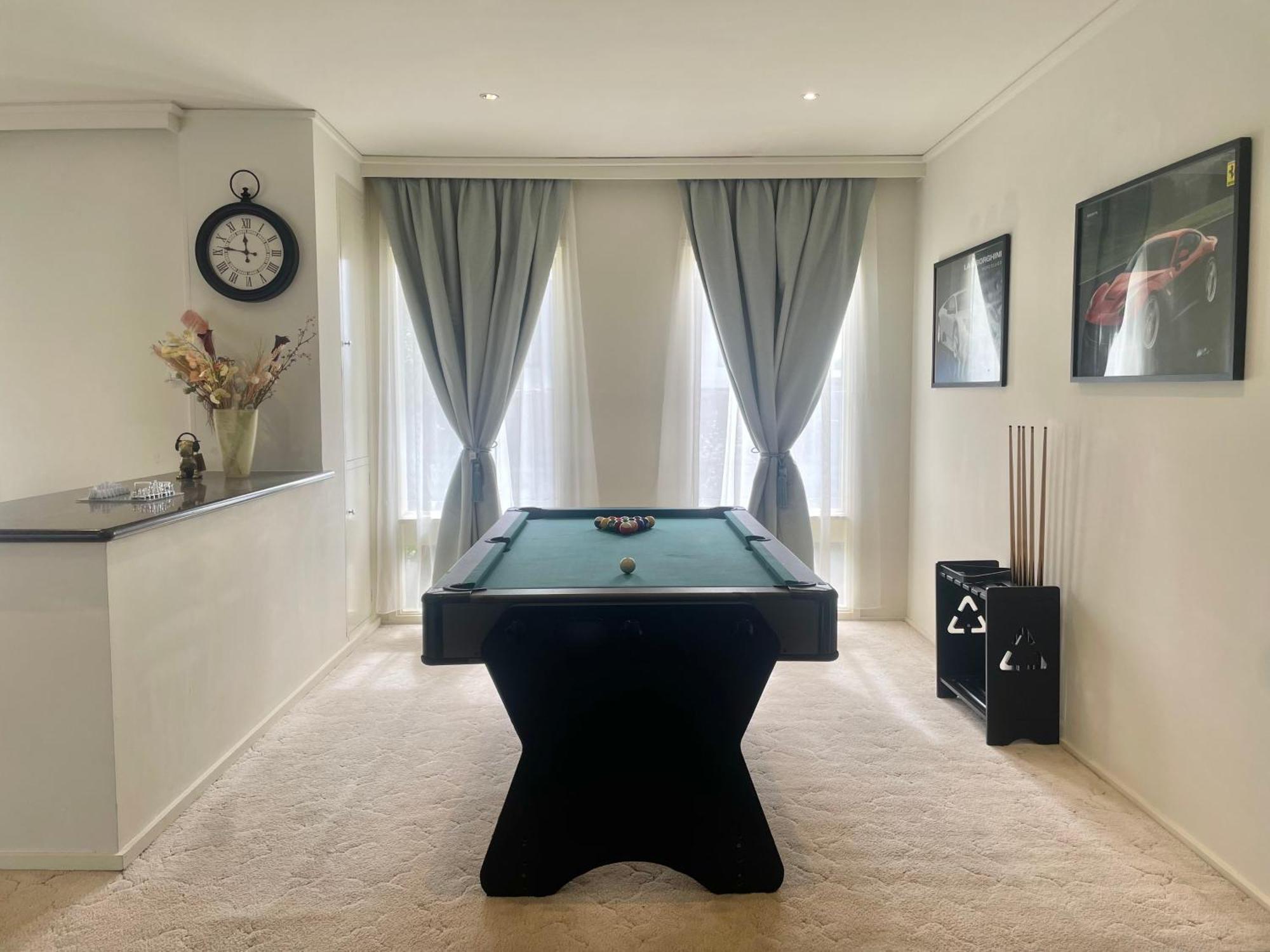 Luxury Family Poolside Brighton *