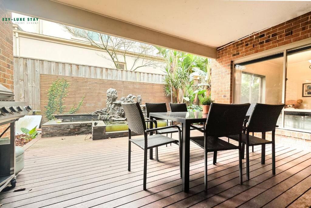 Balwyn Luxury 5br Mansion With Cinema & Bbq *