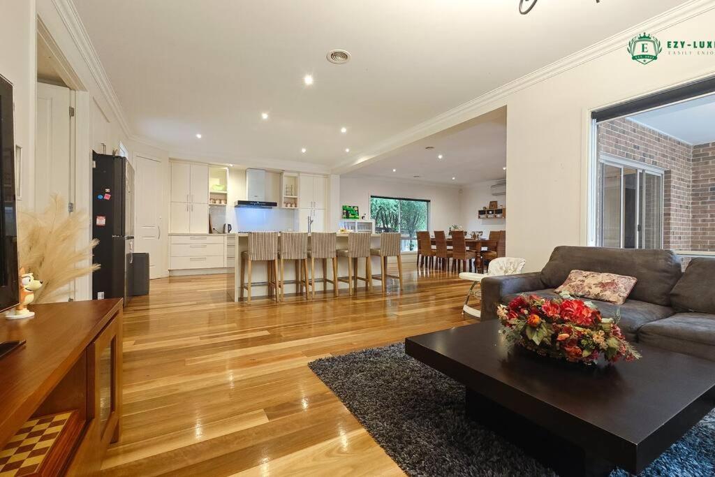 Holiday home Balwyn Luxury 5br Mansion With Cinema & Bbq *