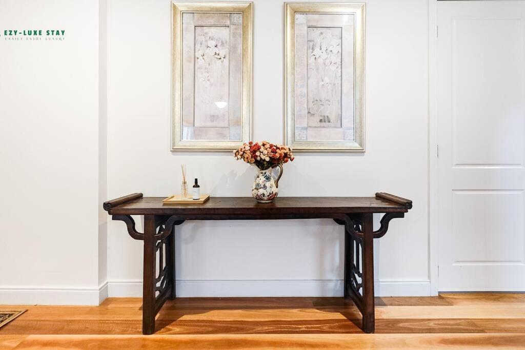 Balwyn Luxury 5br Mansion With Cinema & Bbq Melbourne