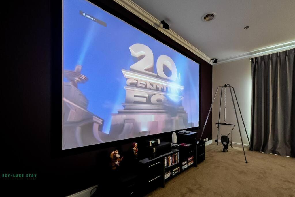 Balwyn Luxury 5br Mansion With Cinema & Bbq Holiday home *