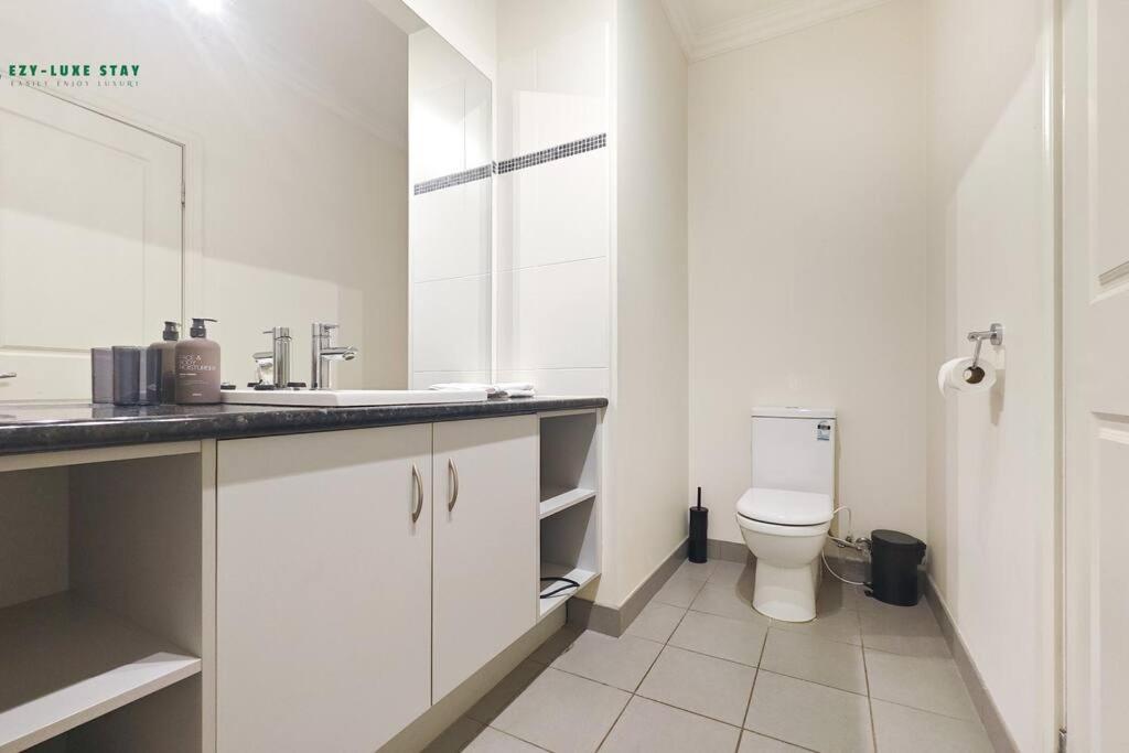 Holiday home Balwyn Luxury 5br Mansion With Cinema & Bbq *