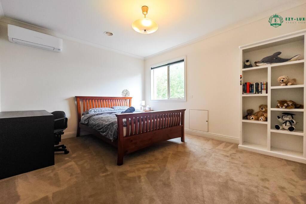 Holiday home Balwyn Luxury 5br Mansion With Cinema & Bbq *