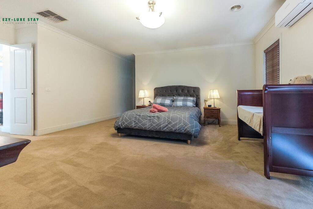Balwyn Luxury 5br Mansion With Cinema & Bbq Holiday home Melbourne