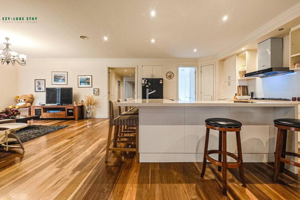 Balwyn Luxury 5br Mansion With Cinema & Bbq Melbourne