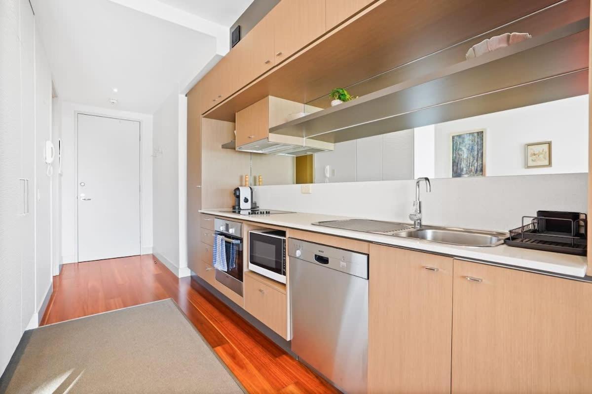 Apartment W30 - Sparkling North Gem With Parking Melbourne