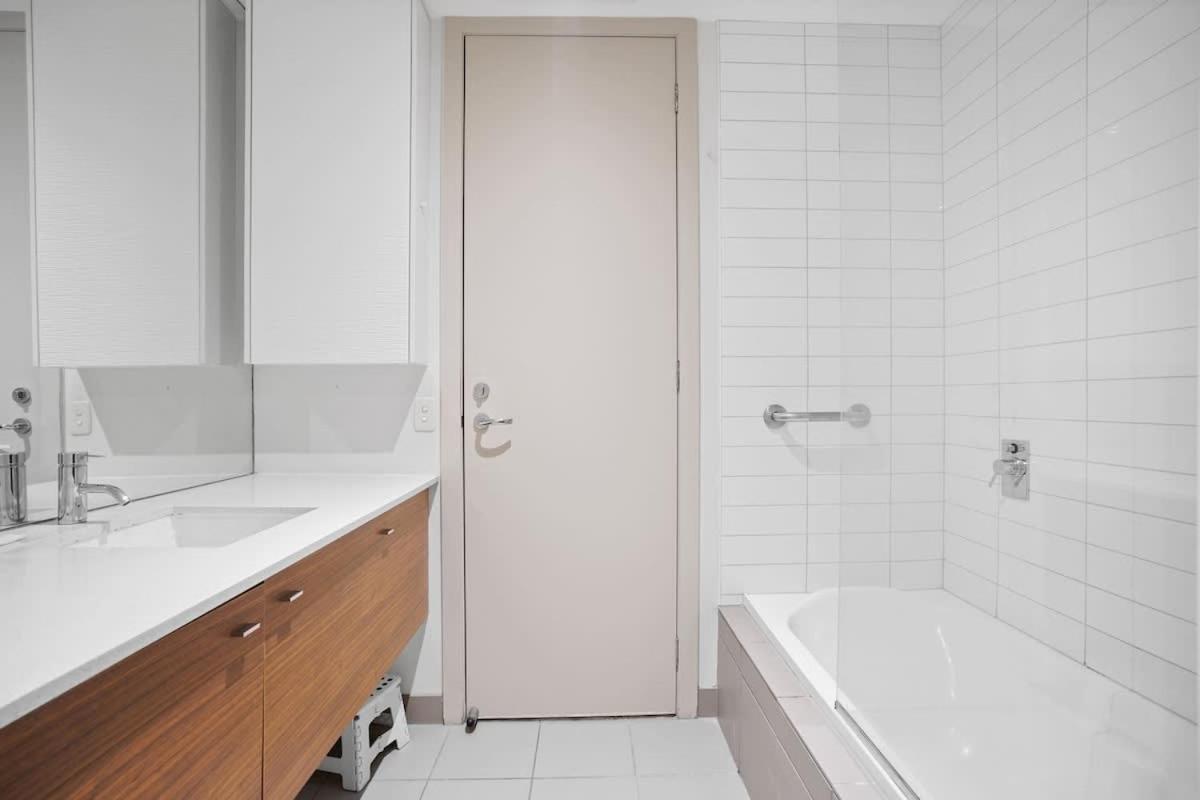 W30 - Sparkling North Gem With Parking Apartment *