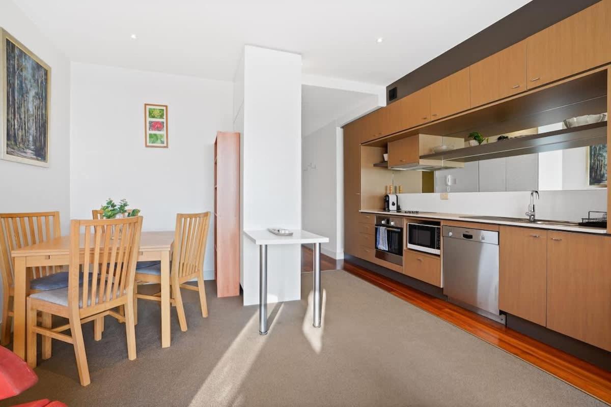 W30 - Sparkling North Gem With Parking Melbourne
