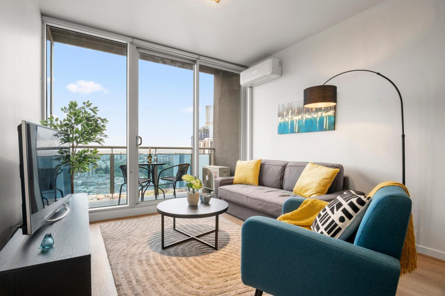 Apartment Serene Two Bedroom In Cbd With Free Parking