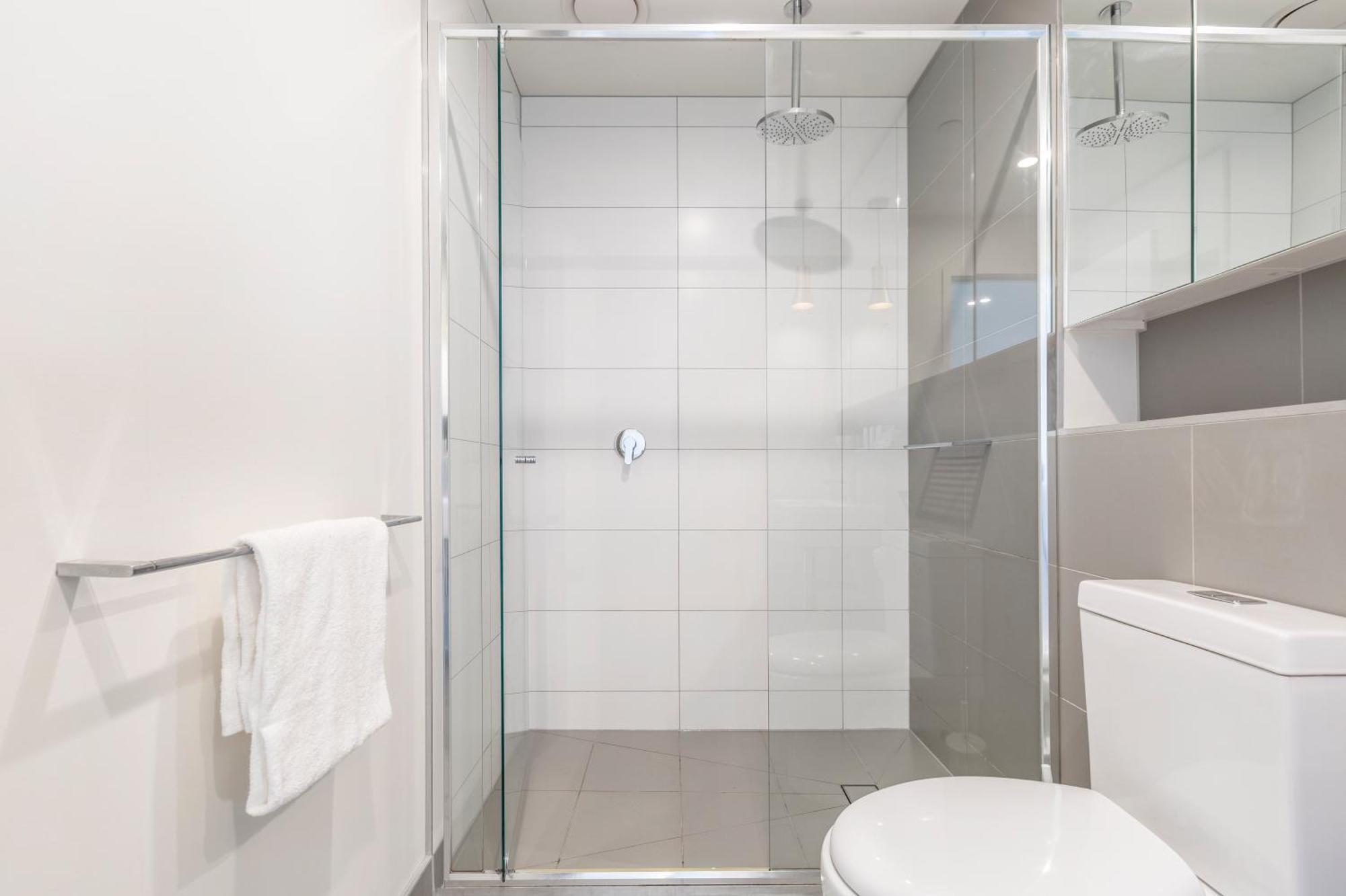 Apartment Sunny & Stylish W Stunning Views & 65 Inches Tv *