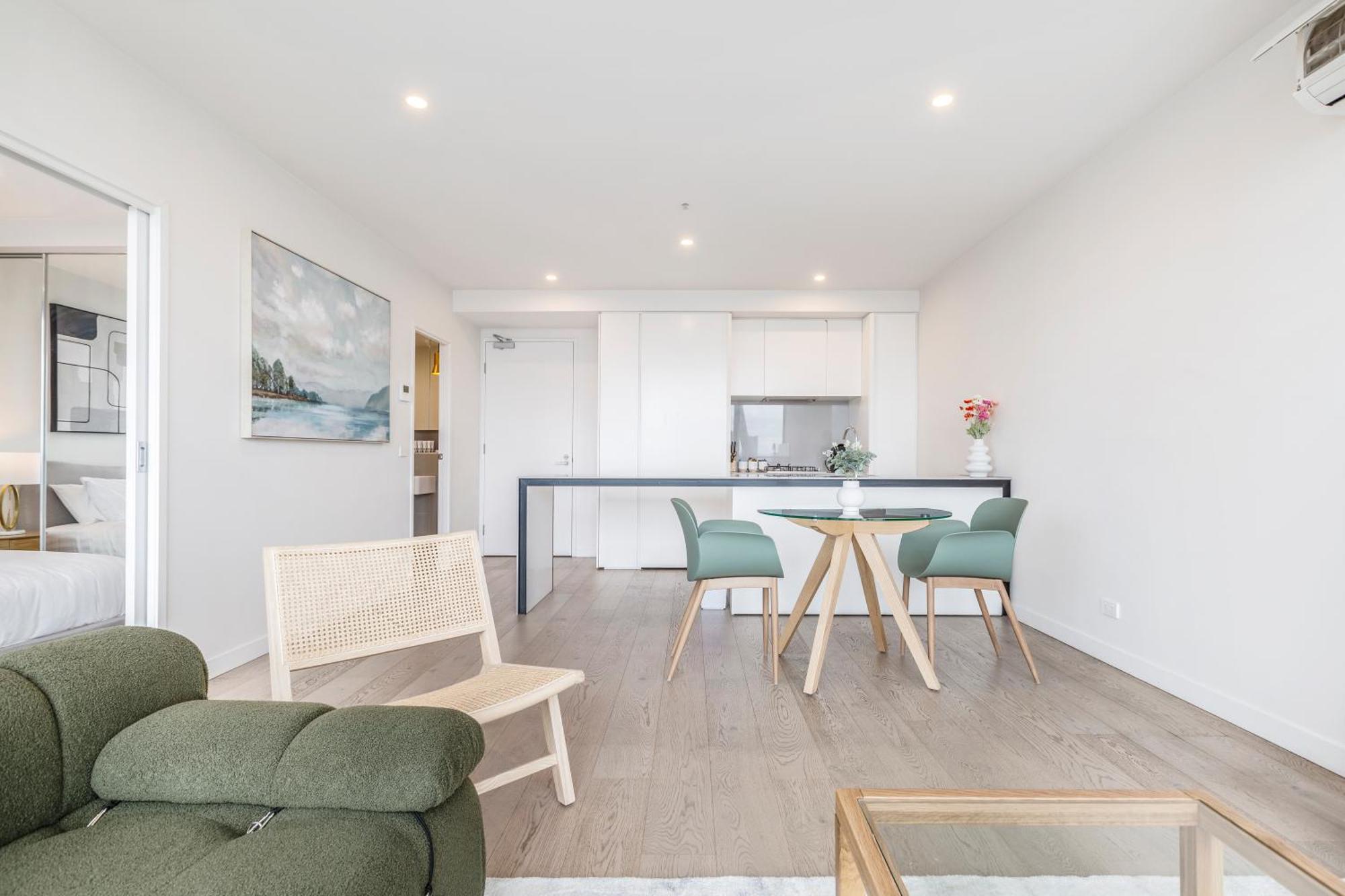 Sunny & Stylish W Stunning Views & 65 Inches Tv Melbourne