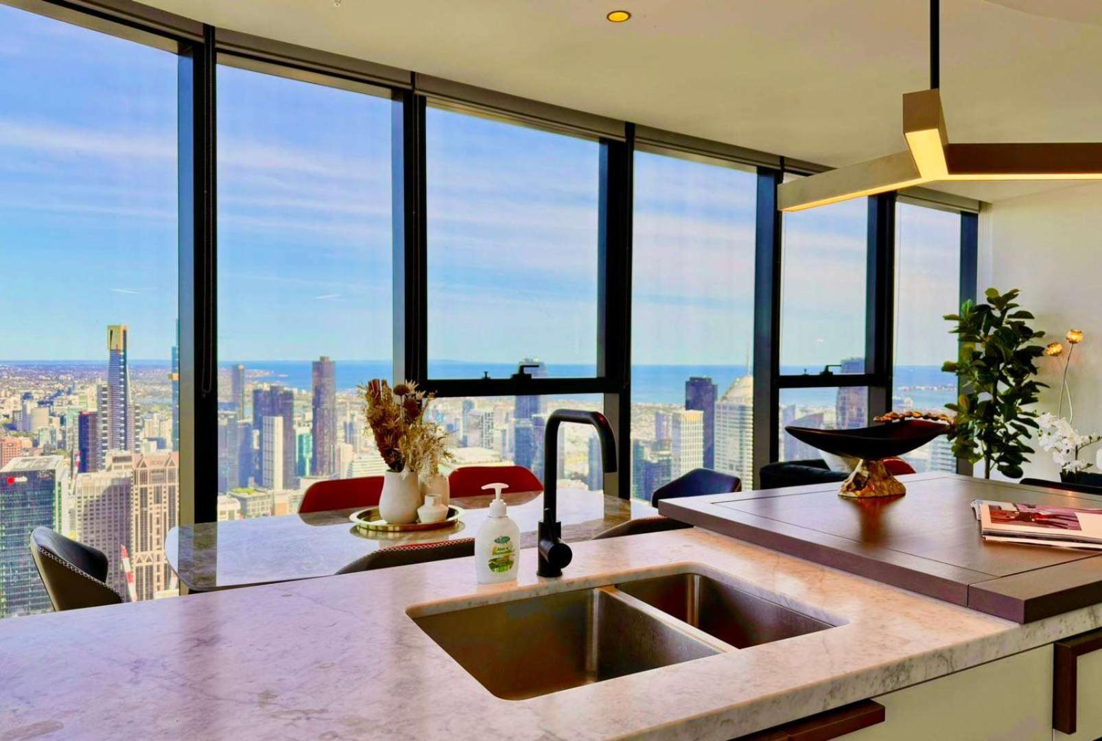 Sky High 3 Beds Apartment Melbourne