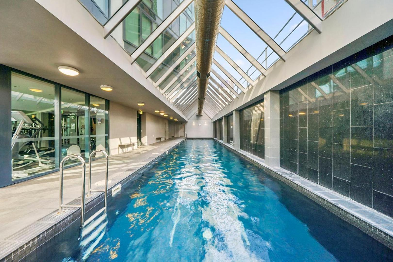 Southbank W Balcony, Pool & Parking *