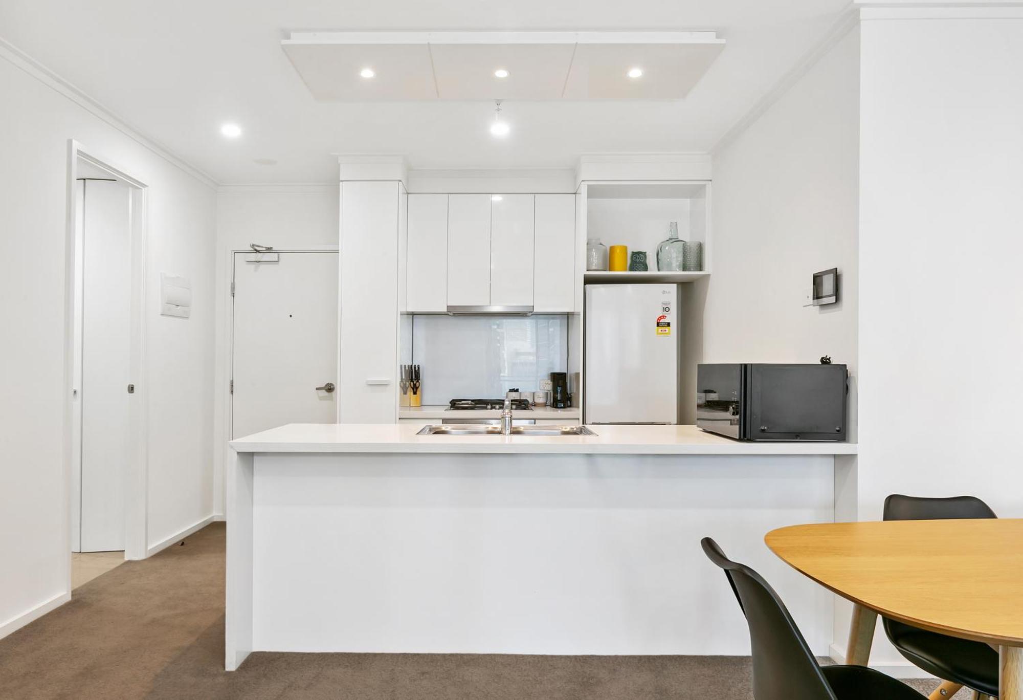 Southbank W Balcony, Pool & Parking