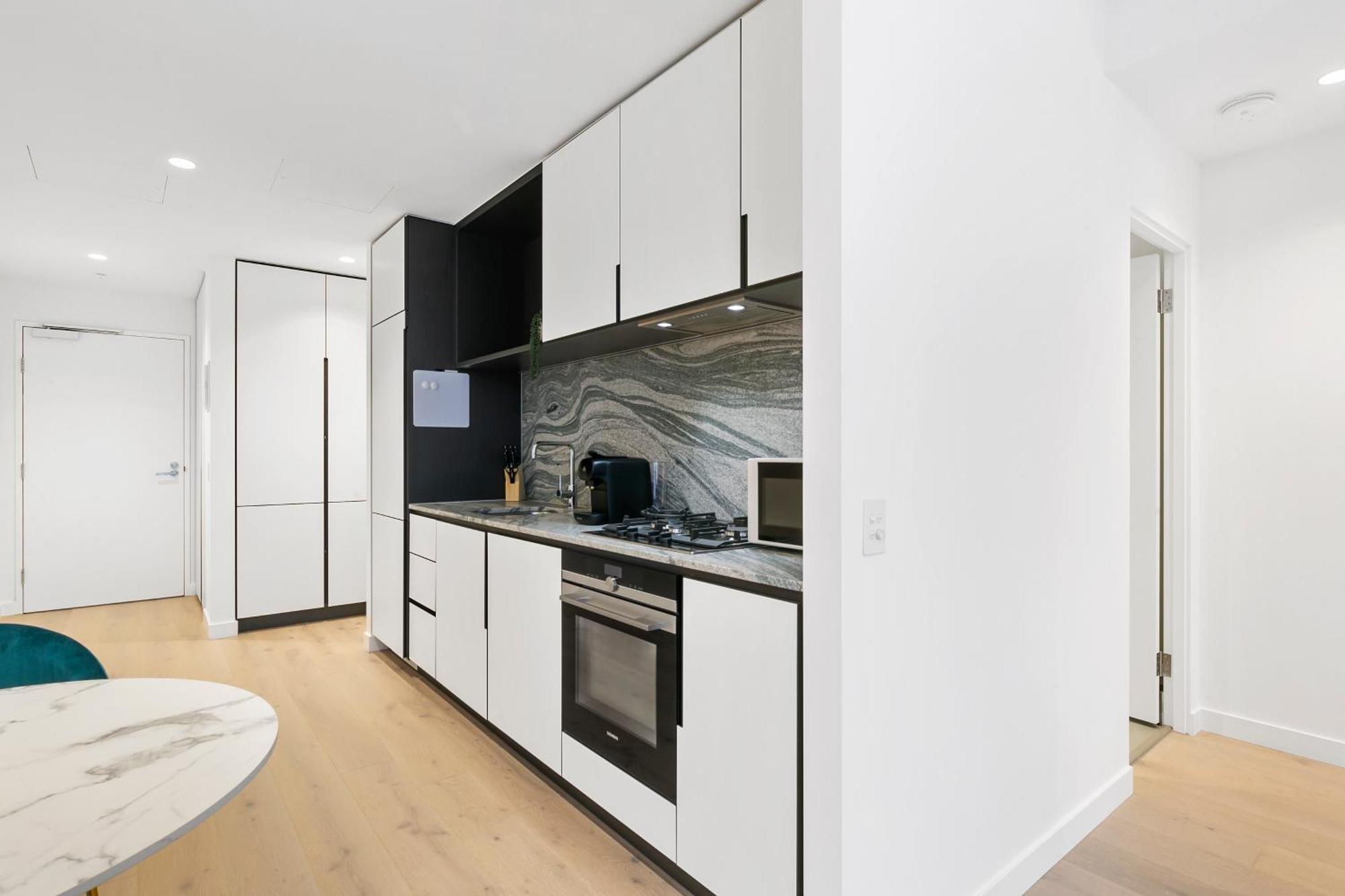 Floor In Location W Gym, Pool & Wifi Melbourne