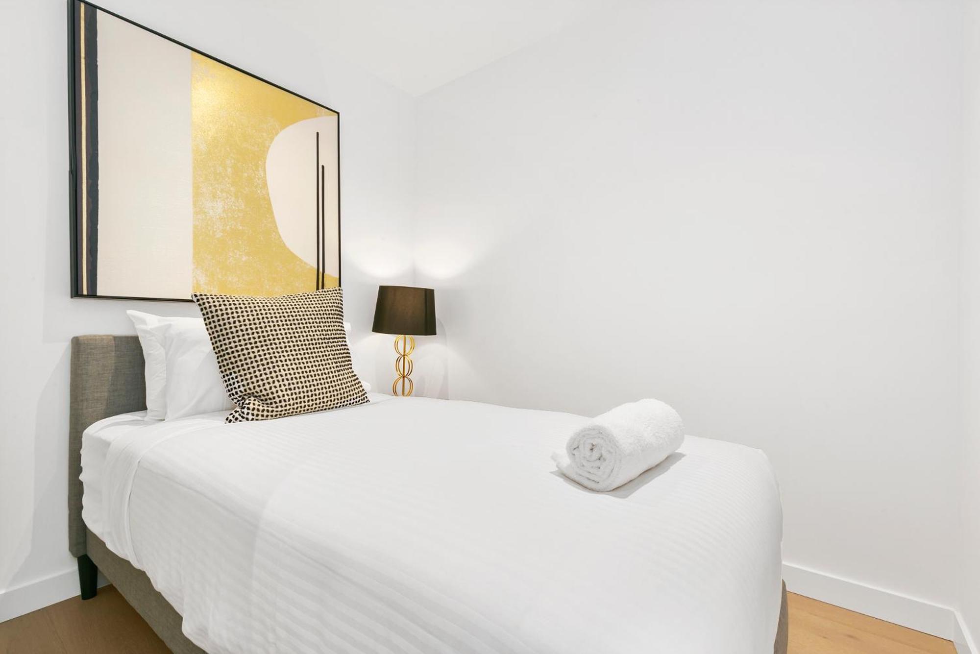 Floor In Location W Gym, Pool & Wifi Apartment *