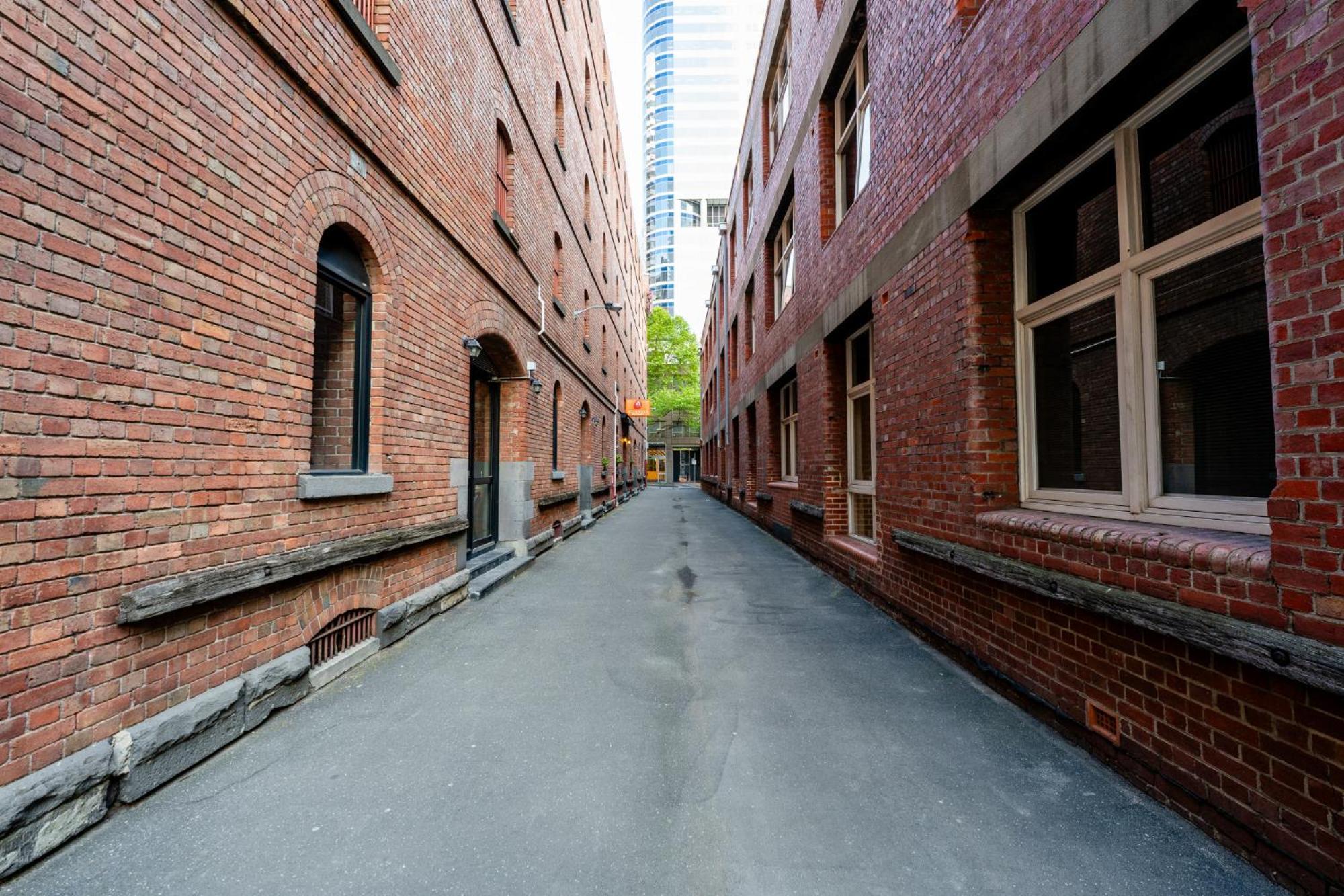 1-bed Warehouse Conversion In Cbd Apartment Melbourne