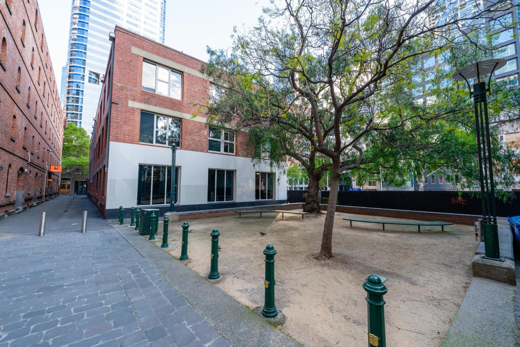 1-bed Warehouse Conversion In Cbd Melbourne