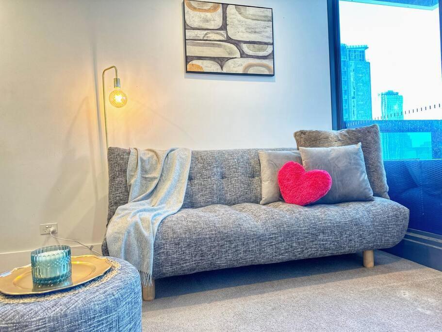 Es2410-2bed 2bath Vision With Balcony, Pool & Gym Apartment