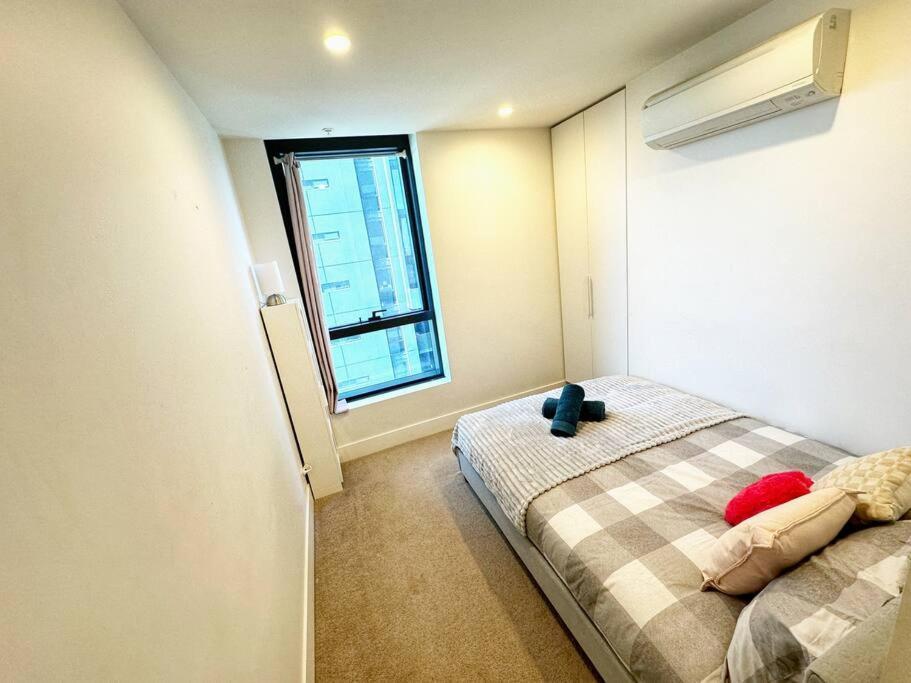 Apartment Es2410-2bed 2bath Vision With Balcony, Pool & Gym *