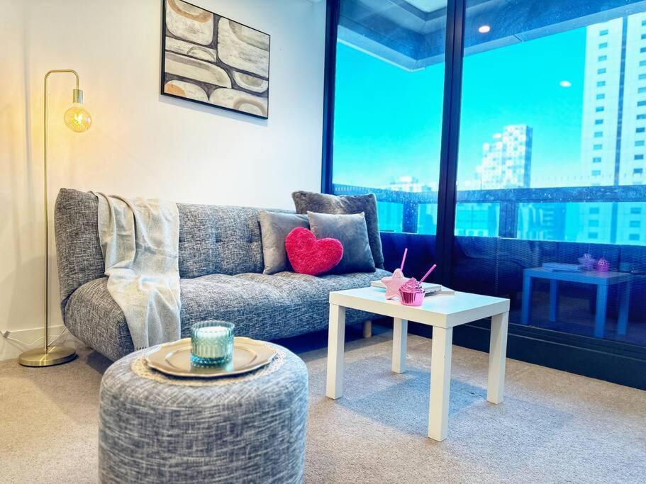 Es2410-2bed 2bath Vision With Balcony, Pool & Gym Apartment