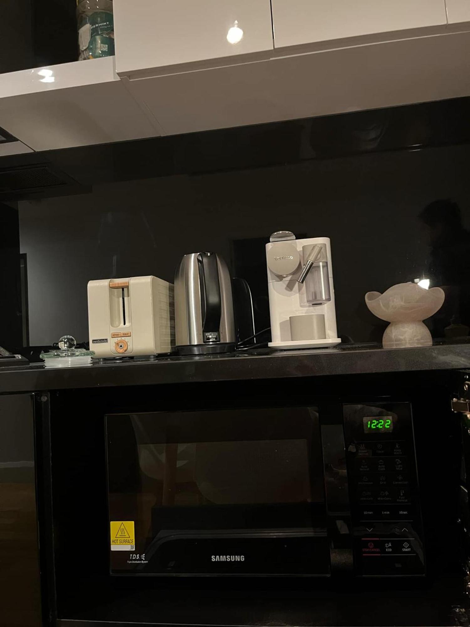 Spacious In The Heart Of Apartment *