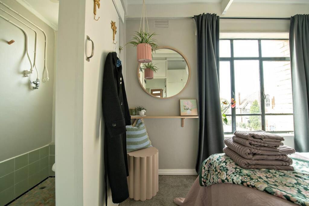 Charming Hideaway Near St Kilda Apartment *