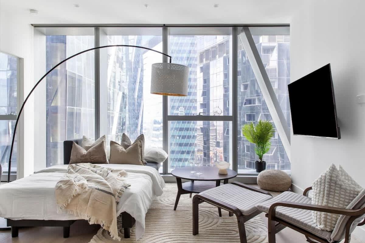 Apartment Chic 2br Opposite Southern Cross Views Melbourne