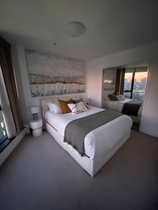 Breathtaking Harbour Views Apartment Melbourne
