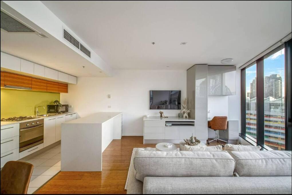 Breathtaking Harbour Views Apartment Melbourne