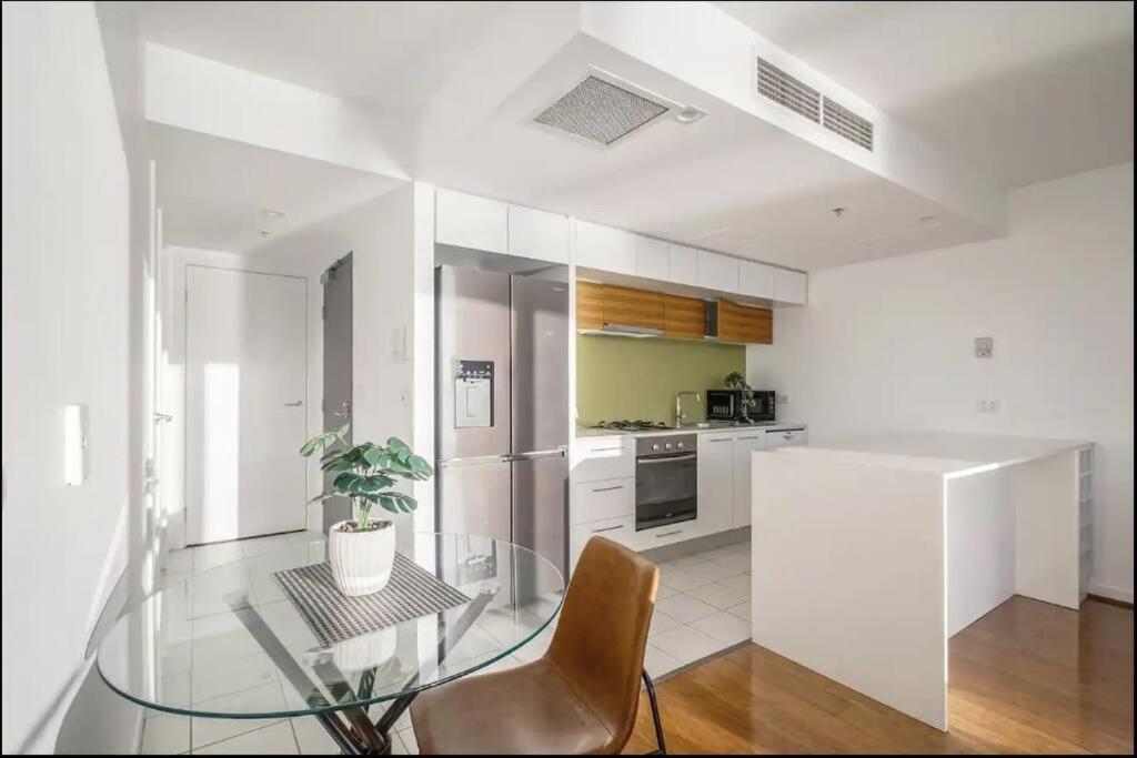 Breathtaking Harbour Views Apartment Melbourne