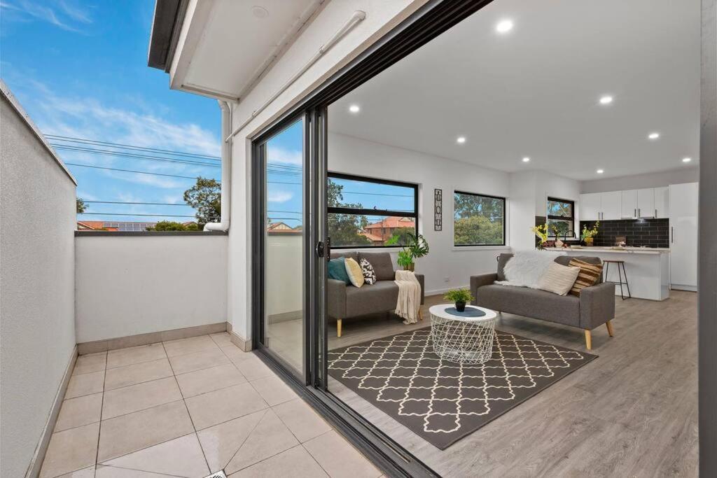 Apartment Long-term Stays-2br Townhouse On Bell Street, Preston, & Near Tram, Pets Welcome