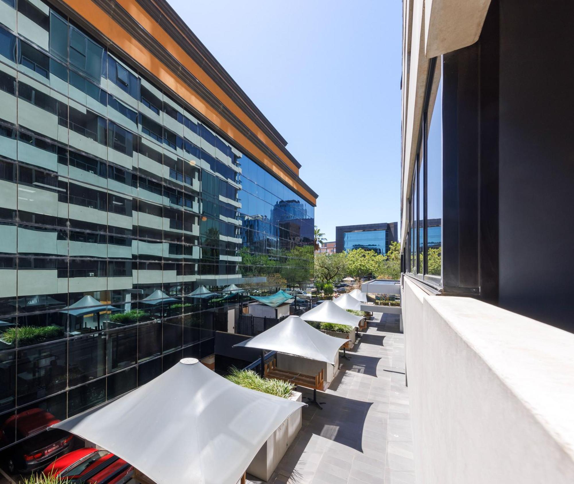 Hotel Oaks St Kilda Road Melbourne