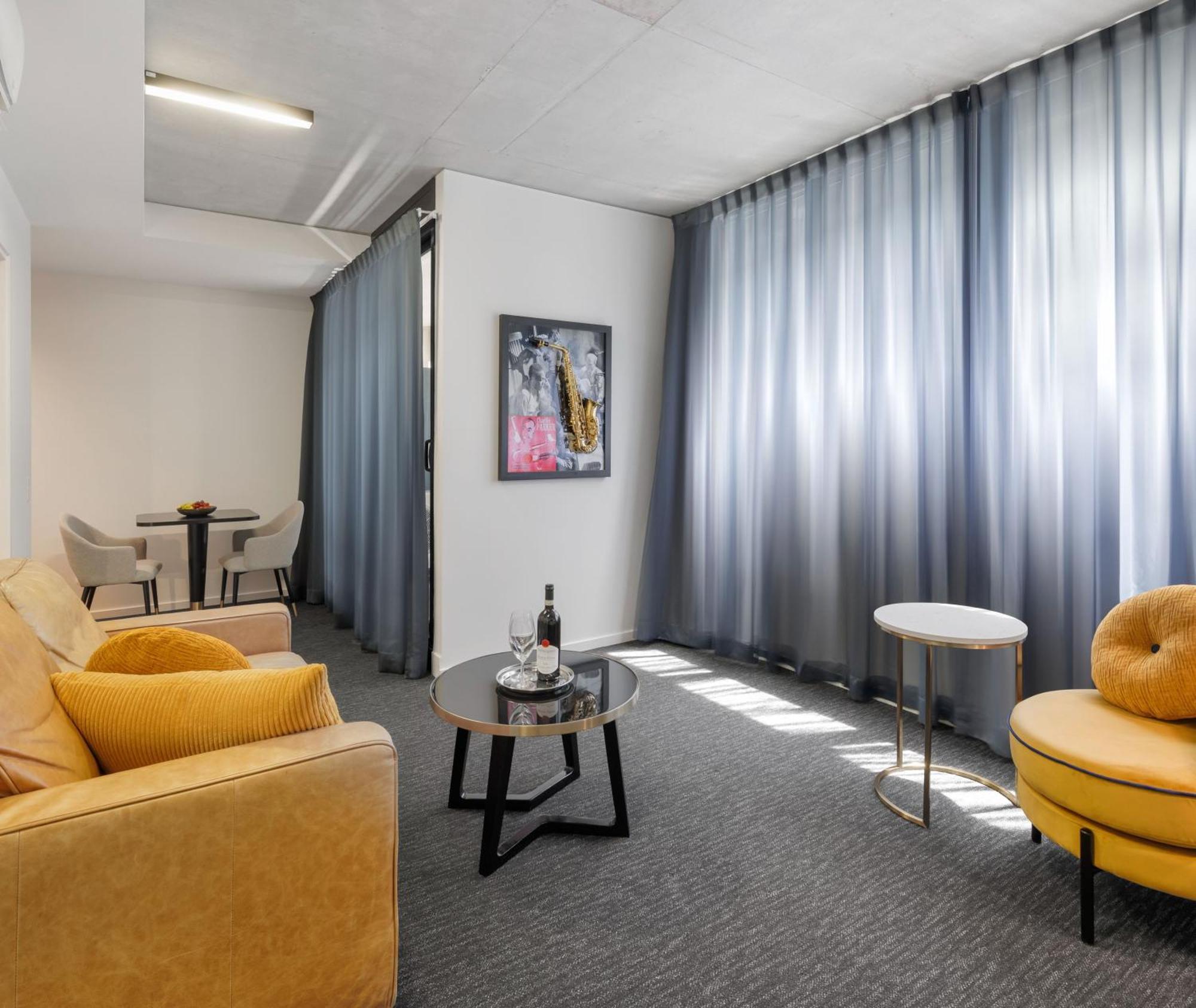 Oaks St Kilda Road 4*