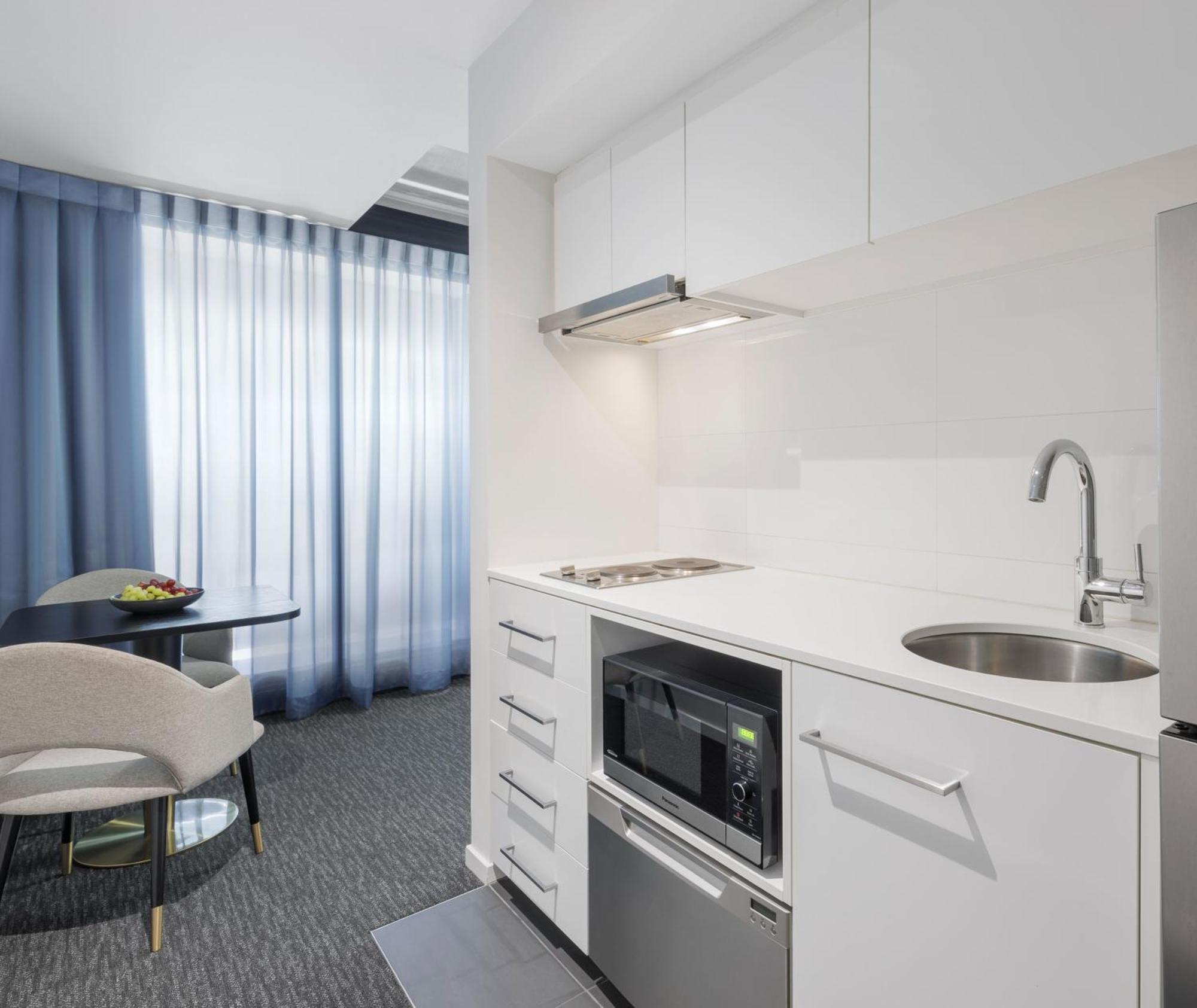 Hotel Oaks St Kilda Road Melbourne